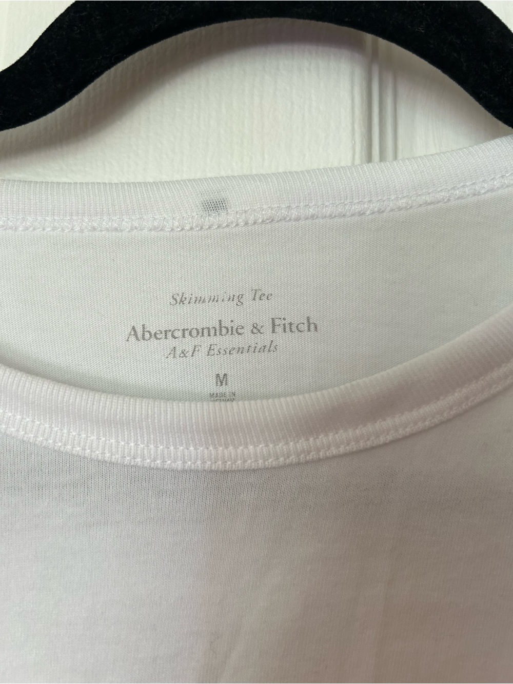 NWT Abercrombie Short Sleeve The White Lotus Graphic Skimming Tee - M - Picture 3 of 5